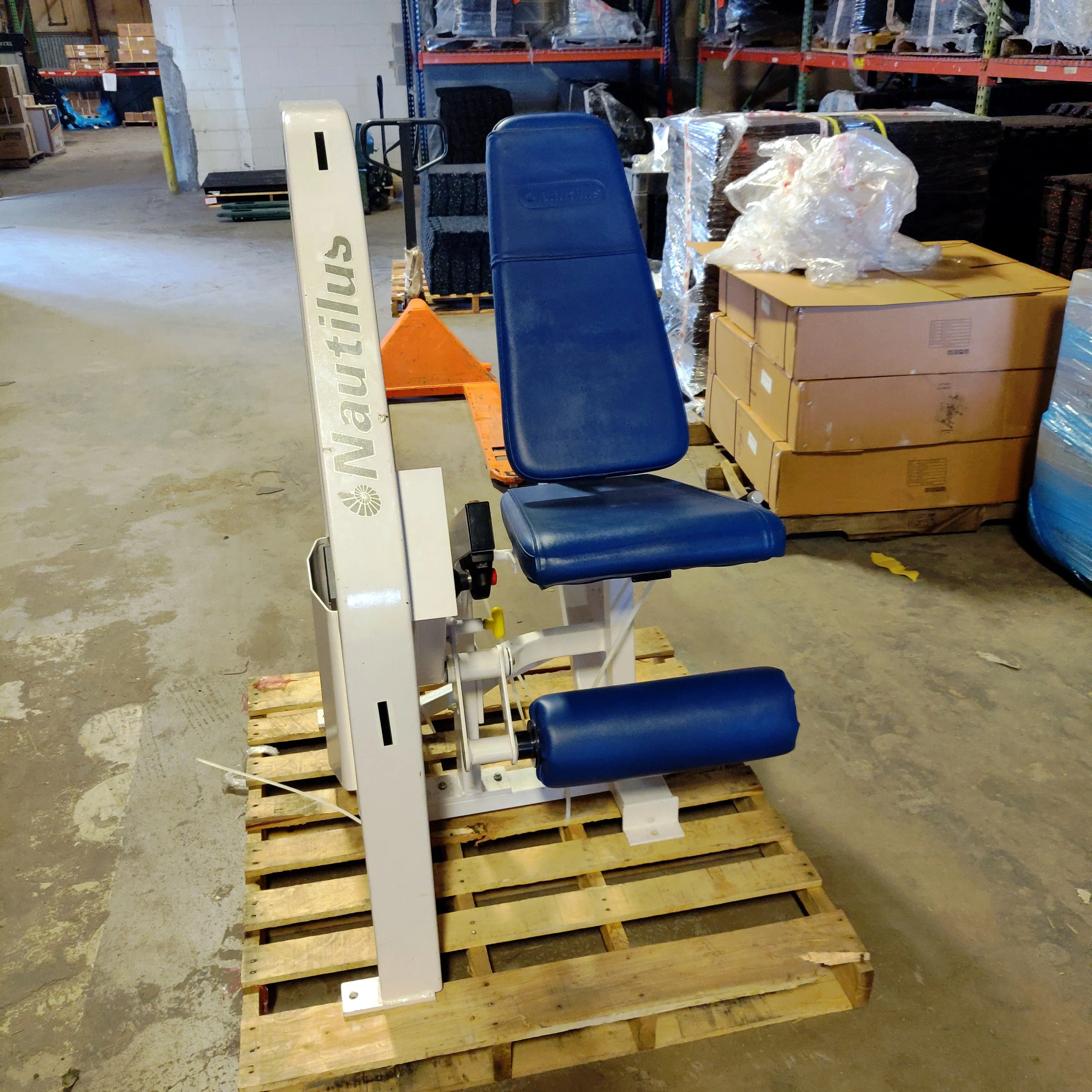 Nautilus Nitro Leg Extension